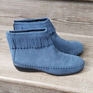 Comfort Ease blue suede fringed ankle boots. size 5